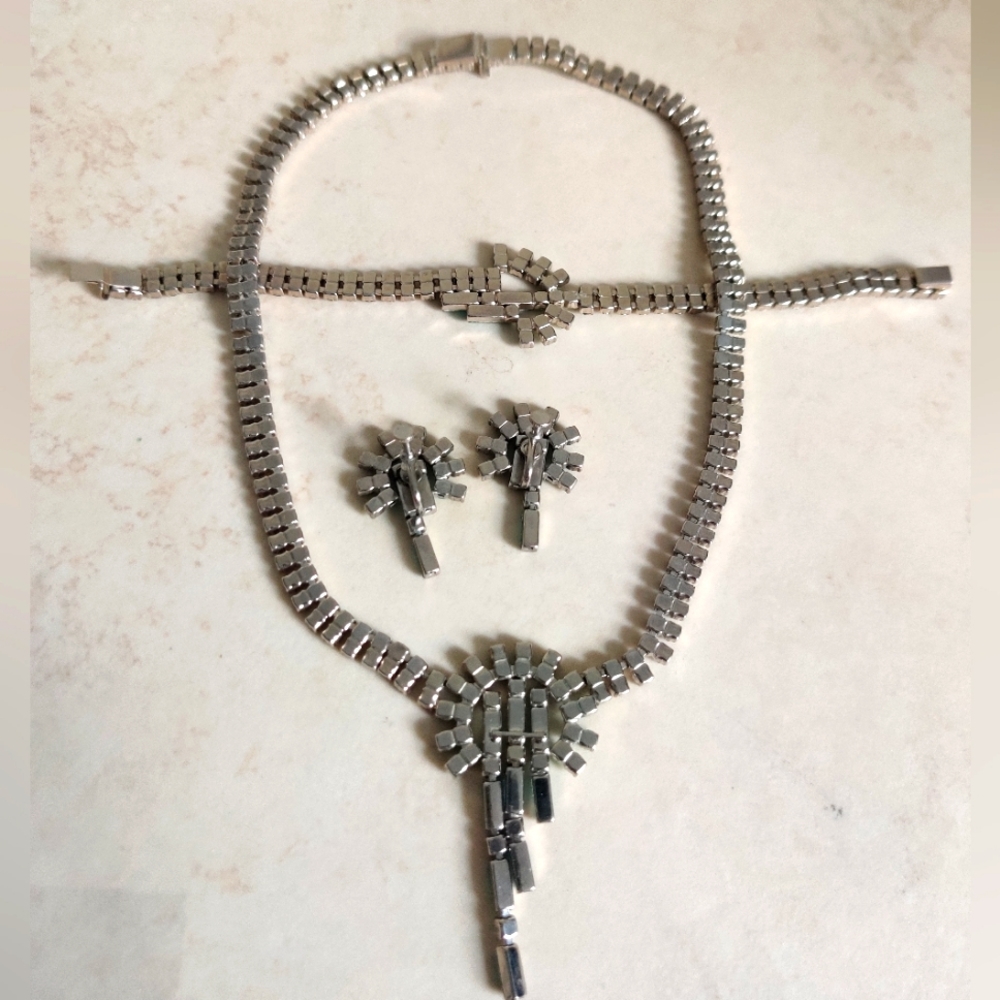 Stunning Art Deco Crystal Necklace, Bracelet and Earrings Set Statement - Picture 12 of 14